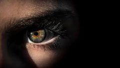 بؤبؤ العين يقرأ المعلومات الرقمية ويتأثر بها