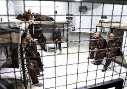 ستة أسرى يواصلون إضرابهم عن الطعام وسط تهديد خطير على حياتهم