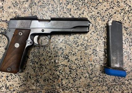 شرطة الاحتلال تعتقل 3 فلسطينيين بزعم العثور على أسلحة بحوزتهم