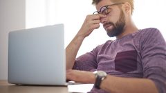 ما هي المسافة الآمنة بين شاشة الكمبيوتر والعين ؟