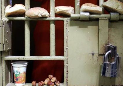 الحركة الأسيرة ترجع وجبتي الغداء والعشاء اسنادا للأسرى المضربين