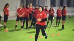 الحكمة الدولية هبة سعدية تجتاز اختبار اللياقة البدنية