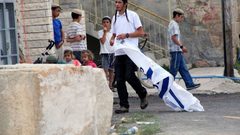 اصابة مواطن وزوجته وسيدة اخرى جراء اعتداء المستوطنين عليهم في يطا