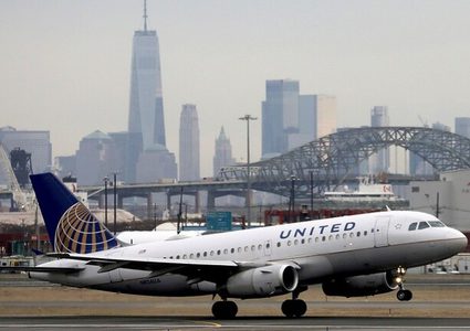 الولايات المتحدة تعيد فتح حدودها أمام المسافرين الأجانب المطعمين