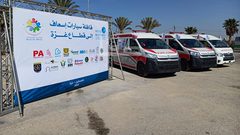 دخول 28 مركبة إسعاف ضمن قافلة أميال لقطاع غزة- تصوير أسامة الكحلوت