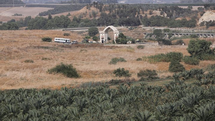 الاحتلال يعتقل شخصين تسللا من غور الأردن