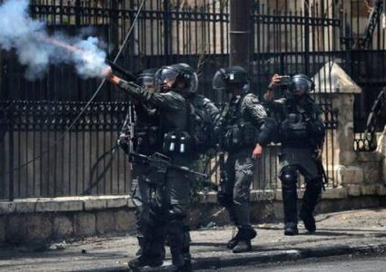 بيت لحم: الاحتلال يصيب شابا ويعتقل فتى في قرية حوسان