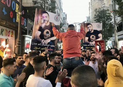 مسيرة في رام الله إسنادا للأسرى المضربين عن الطعام