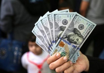 لماذا انخفض سعر صرف الدولار ثم ارتفع مجددًا؟