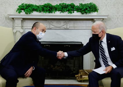 أزمة جديدة تكشف ضعف العلاقات بين بينيت وبايدن