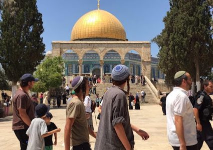 مستوطنون يقتحمون الأقصى ويؤدون طقوسا تلمودية