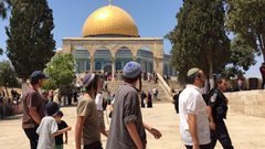 مستوطنون يقتحمون الأقصى ويؤدون طقوسا تلمودية