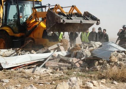 الاحتلال يهدم بركسا لتربية المواشي جنوب بيت لحم
