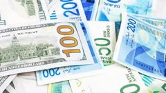 خبير اقتصادي يوضح أسباب انخفاض سعر صرف الدولار مقابل الشيقل