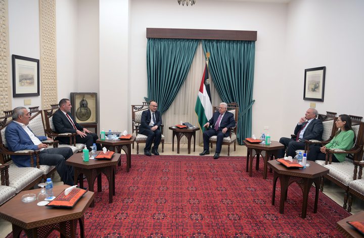 الرئيس يستقبل رئيس سلطة الأراضي