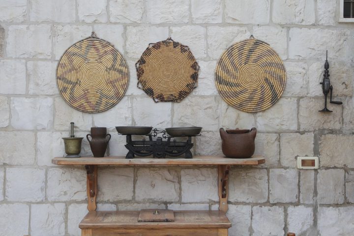 قصر عائلة " إرشيد" تجاوز عمره 190 عاما ولايزال يحتفظ بمقتنياته