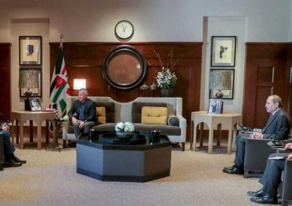 العاهل الأردني ووزير خارجية الإمارات يبحثان القضية الفلسطينية