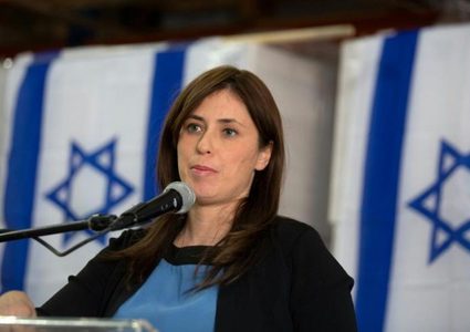 طلاب ومتضامنون مع فلسطين يطردون سفيرة "إسرائيل" بلندن