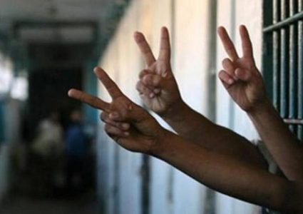 خمسة أسرى يواصلون إضرابهم عن الطعام وسط ظروف صحية خطيرة