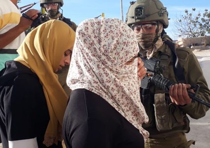 اصابة مواطنة خلال اقتحام الاحتلال لقرية التوانة جنوب الخليل