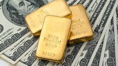 انخفاض أسعار الذهب مع قوة الدولار