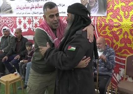 الاحتلال يفرج عن الأسير سالم زيدات من بني نعيم