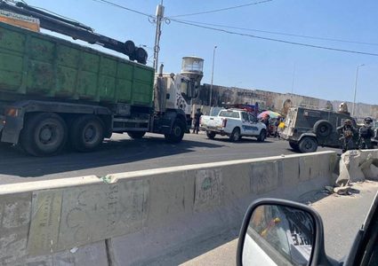 الاحتلال يغلق طريق الرام قلنديا