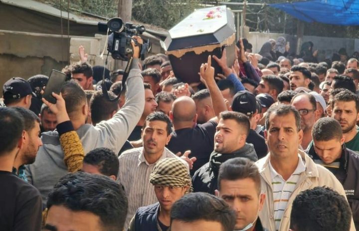 خان يونس تُشيع جثمان فقيد الغربة الشاب أنس أبو رجيلة