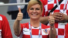 رئيسة كرواتيا السابقة تحتفي بتأهل منتخب بلادها إلى مونديال قطر