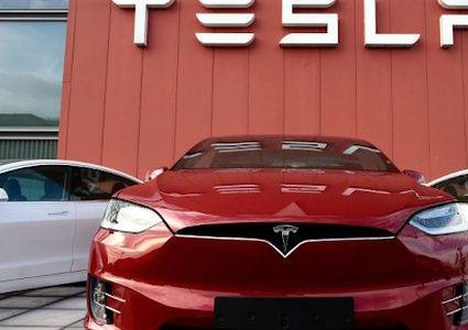 هل تتفوق شركة تسلا علي جنرال موتورز في صناعة السيارات الكهربائية؟