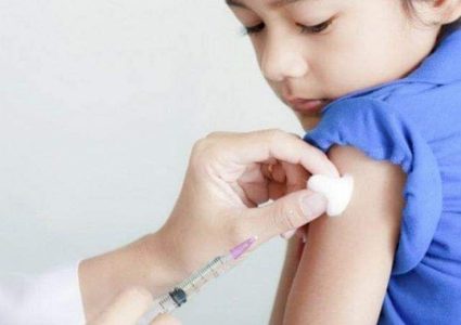 مجلس الوزراء يعتمد تقديم لقاحات كورونا للأطفال فوق 12 عاما