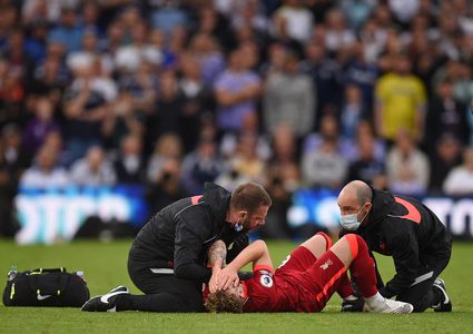 بعد إصابة خطيرة.. ليفربول يستعيد لاعبه