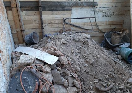 محاولة من مستوطنين لبناء مرحاض في أرض مقبرة الصدّيق