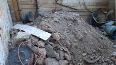 محاولة من مستوطنين لبناء مرحاض في أرض مقبرة الصدّيق