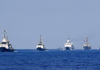 قناة عبرية تكشف تفاصيل حدث "محير وخطير" لزورق عسكري إسرائيلي
