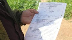 الاحتلال يخطر بهدم بركسين زراعيين في العيسوية