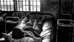 الاحتلال يتجاهل الحالة الصحية للأسير المصاب بالسرطان محمود فارس