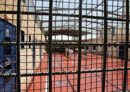 الأسير سامي العمور يواجه وضعا صحيا خطيرا في مستشفى "سوروكا"