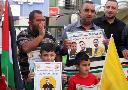 وقفة إسناد للأسرى المضربين عن الطعام في بلدة دورا