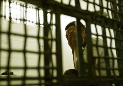 الأسرى يغلقون الأقسام ويرجعون وجباتهم حدادا على الشهيد العمور