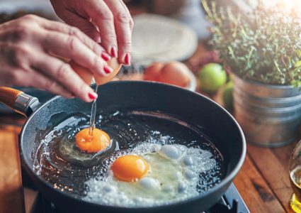 احذروا الإكثار من تناول البيض.. قد يسبب الوفاة المبكرة!