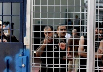 توتر في سجن عسقلان احتجاجا على استشهاد الأسير العمور