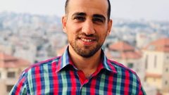 علاء الأعرج يعلّق إضرابه عن الطعام بعد قرار إلغاء اعتقاله الإداري