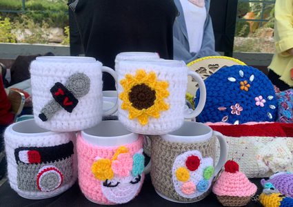 شقيقتان من "النجاح" يبدعن بفن "الكروشيه" بحلة عصرية جديدة