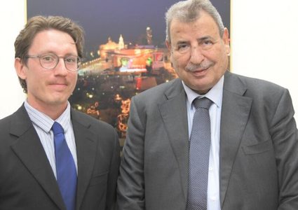 خوري يطلع مطران الكنيسة اللوثرية على تحضيرات عيد الميلاد المجيد