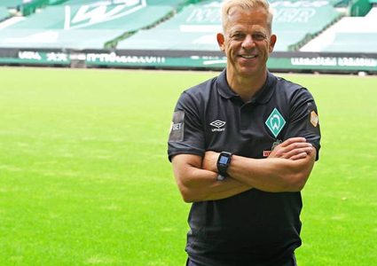 استقالة مدرب بريمن بعد تزييف شهادة لقاح كورونا