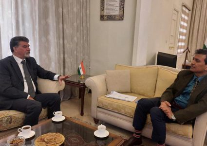 عبد الهادي يبحث مع سفير الهند آخر تطورات القضية الفلسطينية