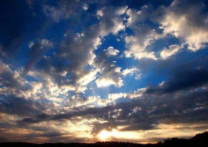 حالة الطقس: ارتفاع طفيف على الحرارة مع بقاء الفرصة مهيأة للأمطار