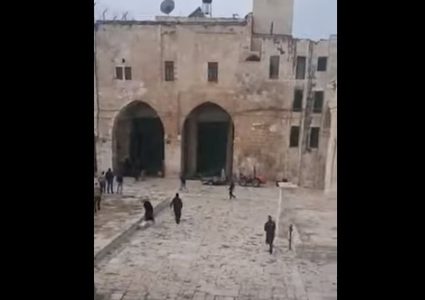 إصابة 4 مستوطنين في القدس في إطلاق نار كثيف قرب باب السلسلة