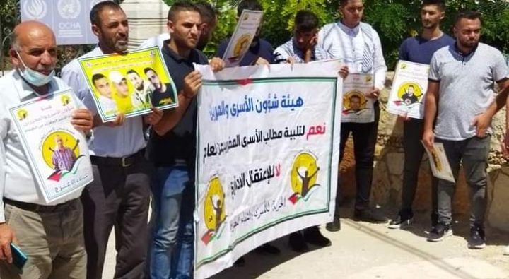 وقفة إسناد مع الأسرى المضربين عن الطعام في الخليل